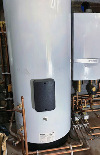 https://plumbereastfremantle.com.au/uploads/2025/06/hot-water-410504.jpg